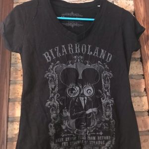 Serpentine “Bizarroland” v neck tee